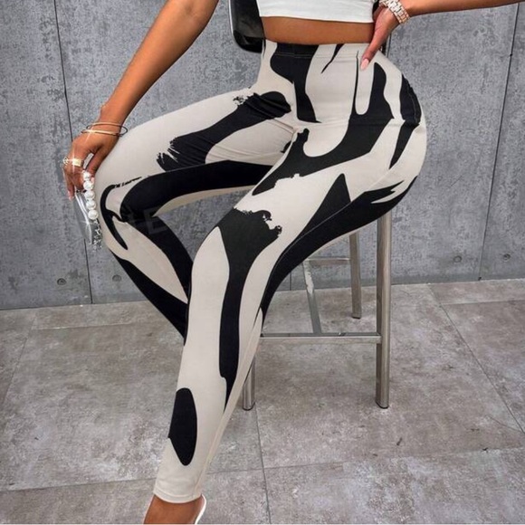 Women's Graphic Print High Waist Leggings - Picture 2 of 3